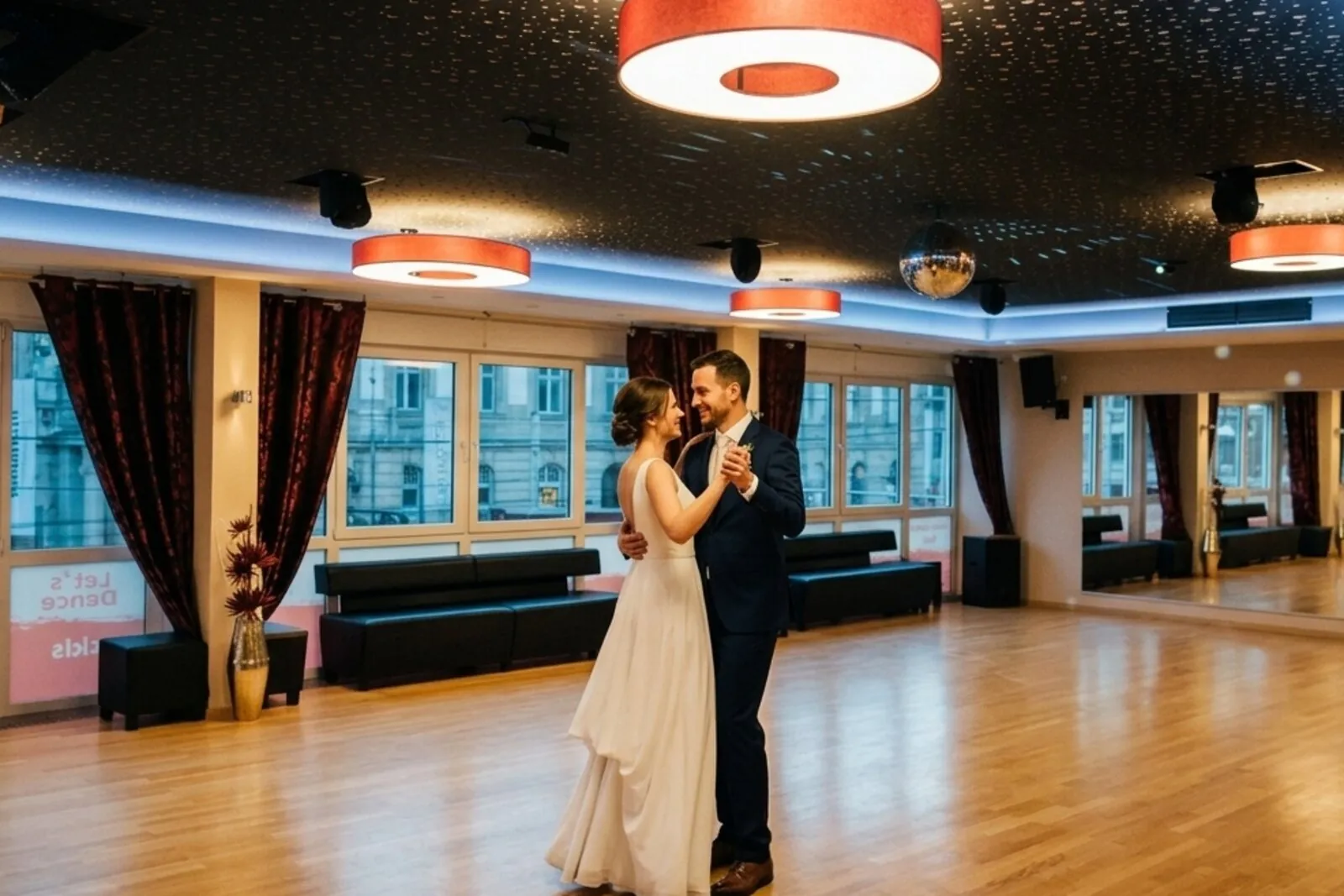 Brautpaar beim Hochzeitstanz