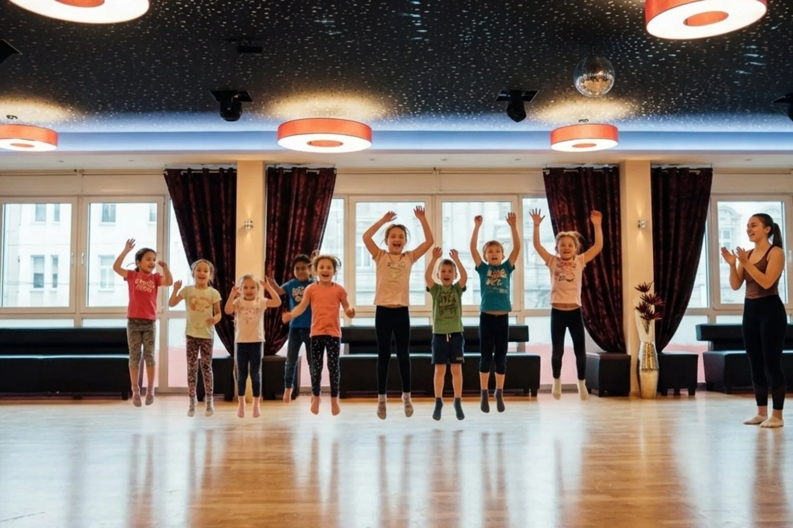 Kinder im Tanzkurs